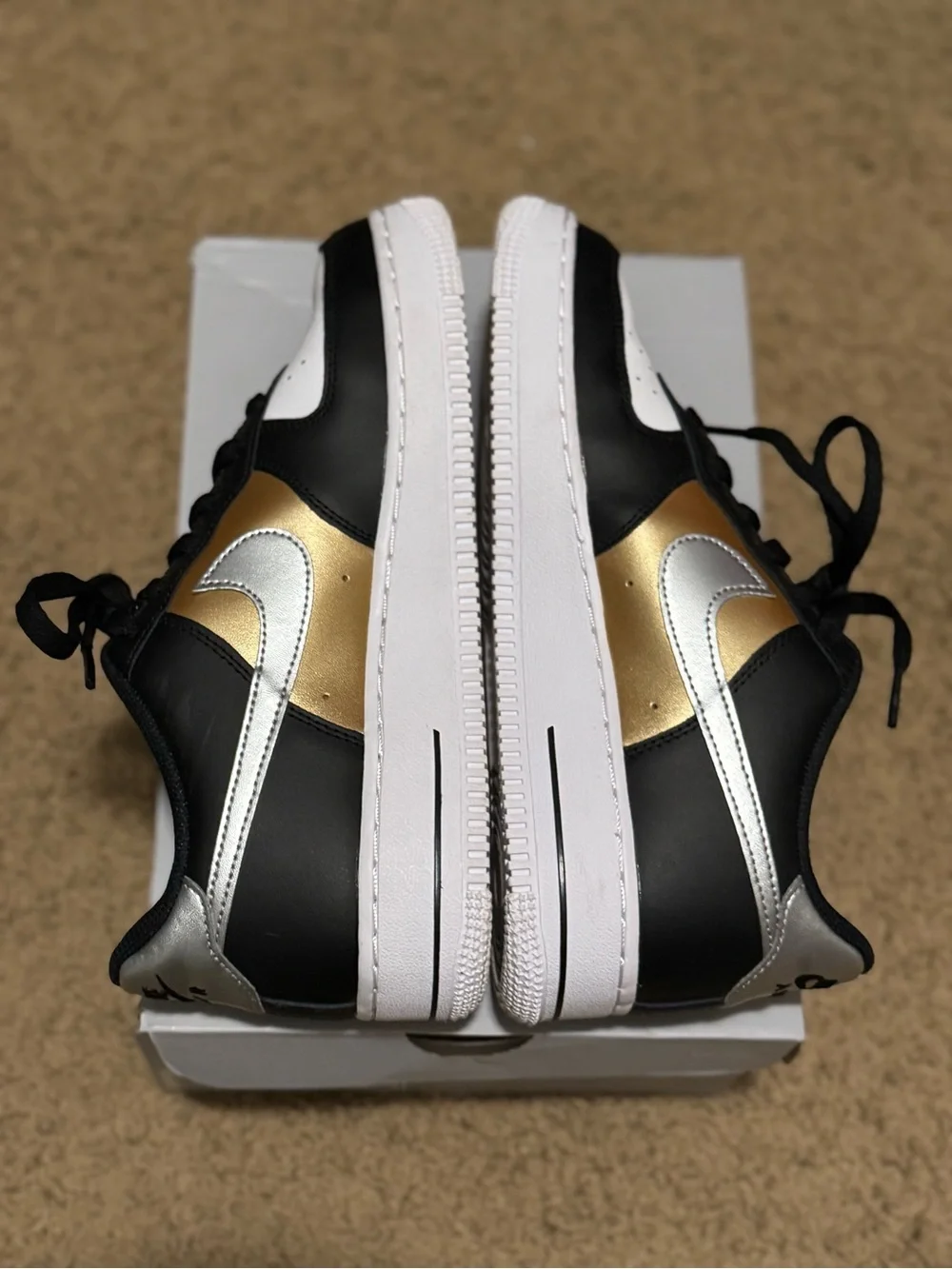 Nike Low-Top Sneakers — Black/White/Gold/Silver